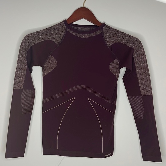 Nike Fit Dry Long Sleeve Workout Top - Picture 1 of 4